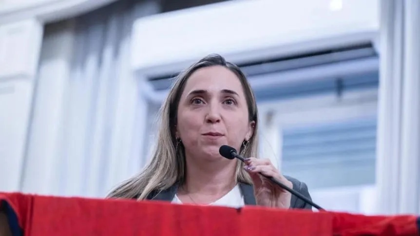 María Sol Méndez hablando en un acto del club